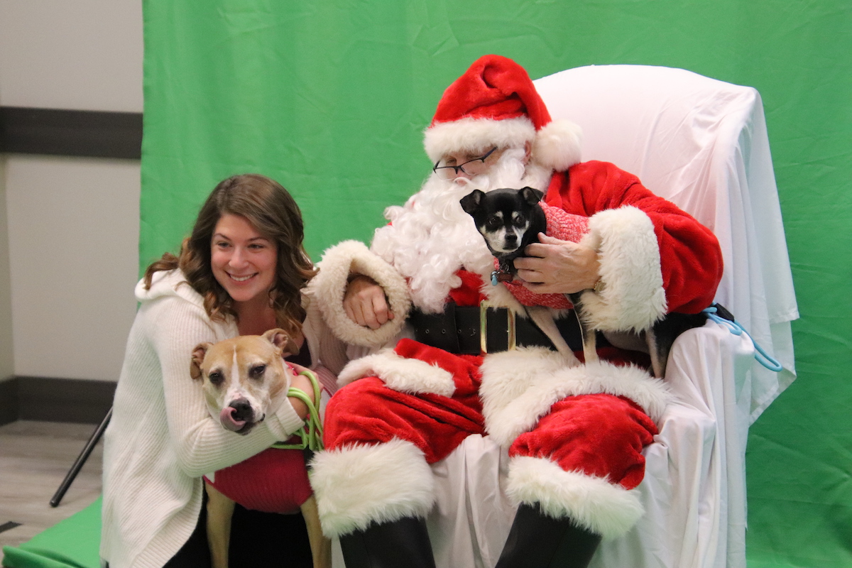 Advanced Animal Medical Welcomes Furry Friends for a Picture with Santa